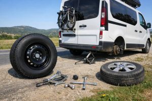 Roue de secours renault trafic : dimensions, compatibilités et astuces de montage en road trip