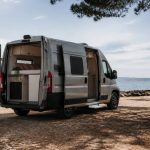 Van riviera : guide complet pour choisir et aménager votre fourgon aménagé