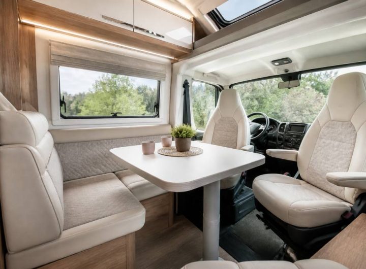 Habillage paroi camping car : conseils et solutions pour rénover l’intérieur de votre véhicule différent?