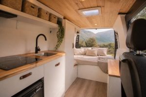 Rénovation van : les étapes clés pour aménager un van confortable et fonctionnel