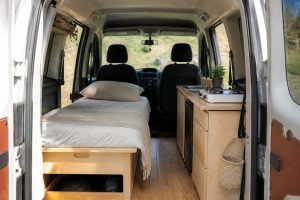 Plan aménagement Kangoo : 7 idées pratiques pour transformer votre véhicule en van aménagé
