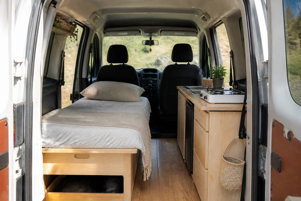 Plan aménagement Kangoo : 7 idées pratiques pour transformer votre véhicule en van aménagé