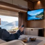 Camping car television : comment choisir le meilleur modèle pour vos voyages en camping-car