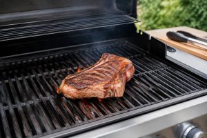 Cuisson côte de bœuf au barbecue à gaz : techniques et conseils pour une viande parfaite