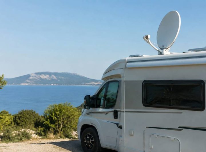 Installation antenne satellite camping-car : guide complet pour choisir et installer son équipement