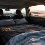 Comment dormir dans une voiture confortablement et en toute sécurité