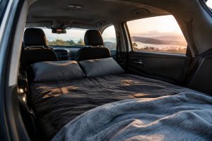 Comment dormir dans une voiture confortablement et en toute sécurité