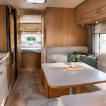 Intérieur caravane : idées et conseils pour un aménagement confortable et fonctionnel
