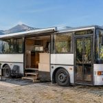 Transformer un bus en camping car : étapes, budget et conseils pratiques