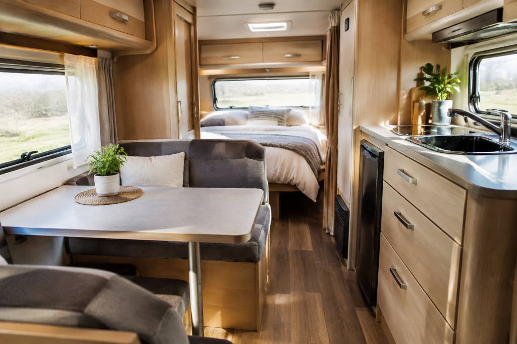 Aménagement intérieur d'une caravane : idées et conseils pour optimiser l’espace