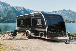 Caravane noire : comment choisir et entretenir son modèle ?
